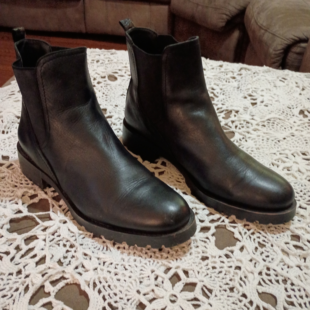 Sam Edelman Waterproof Black Leather Chelsea Boots Women's Size 8